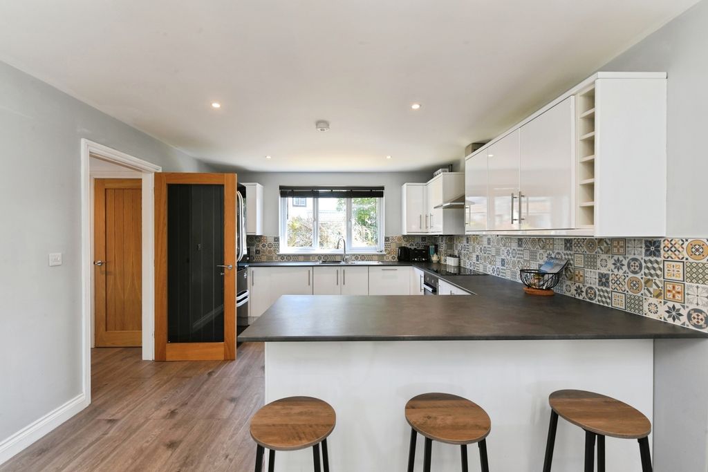 Property photo 3 of 17 Pbox-Img.Jpg
