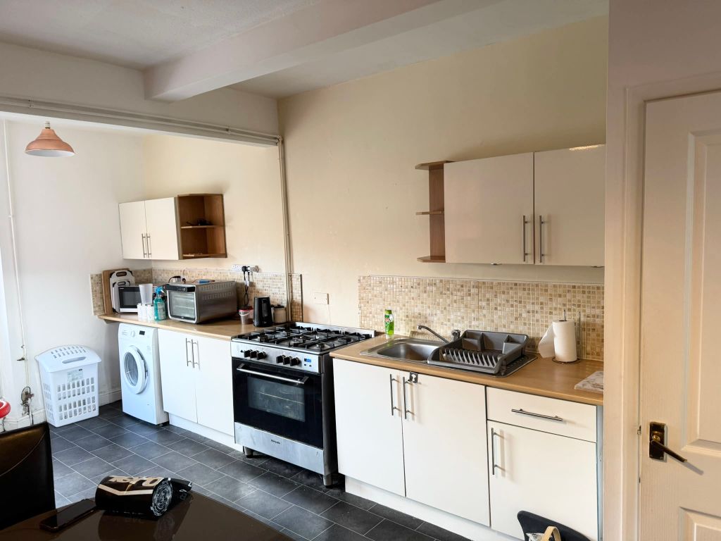 Property photo 3 of 6 Kitchen Diner
