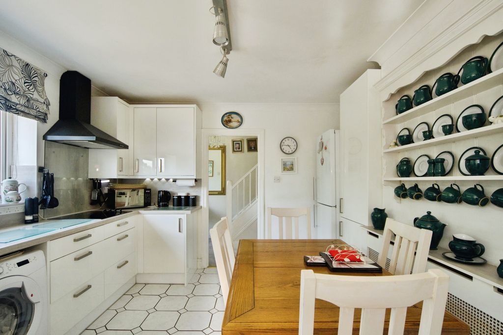 Property photo 2 of 19 Kitchen