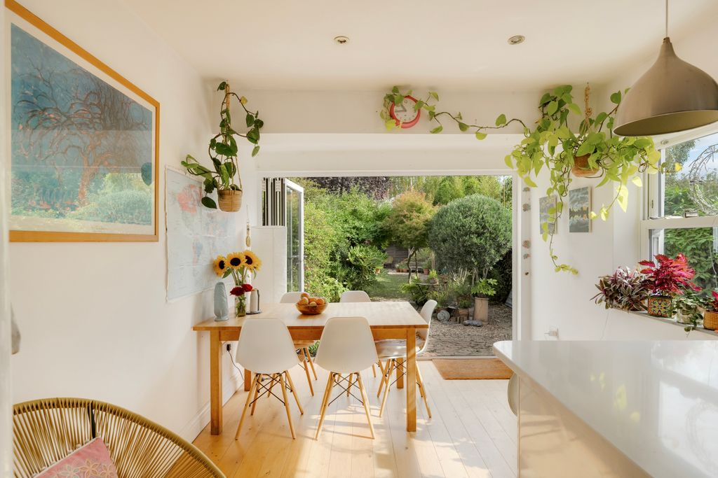 Property photo 1 of 31 4