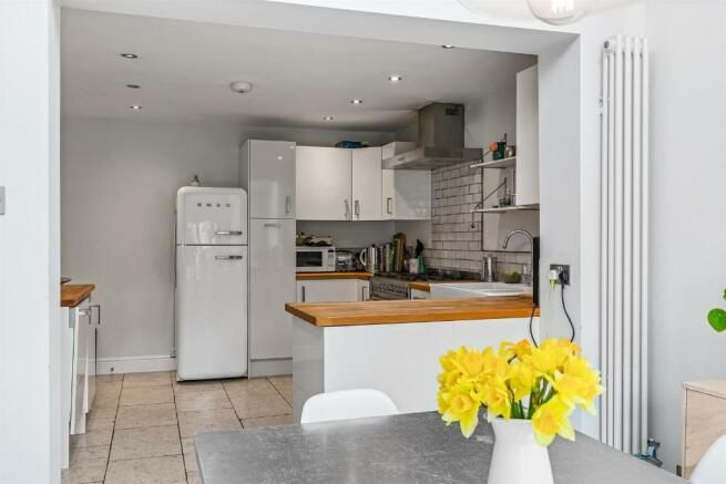 Property photo 2 of 7 125020_Mal12031800132_Img_05_0000_Max_656x437