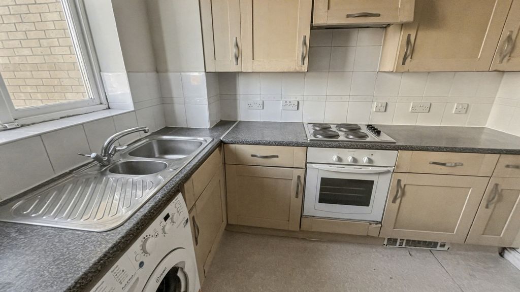 Property photo 2 of 14 20251220051052_Img_0062_Mxmtc