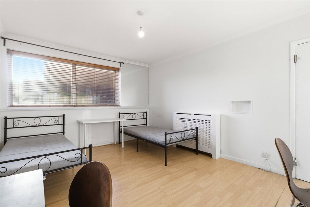 Property photo 3 of 17 Picture No. 05