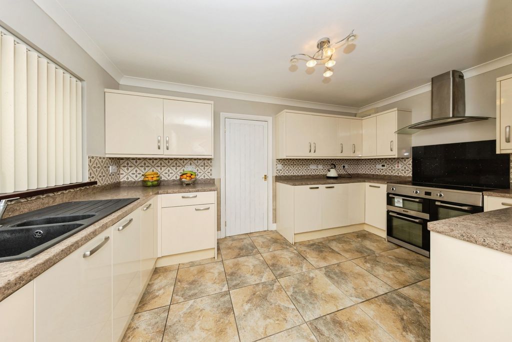 Property photo 3 of 27 Pbox-Img.Jpg