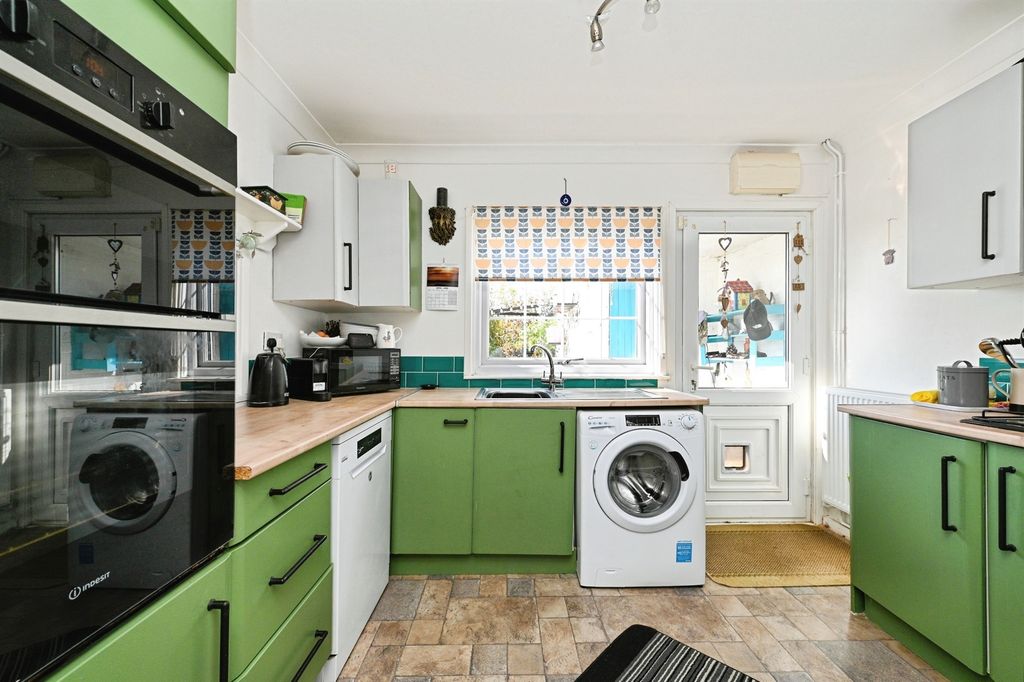 Property photo 3 of 16