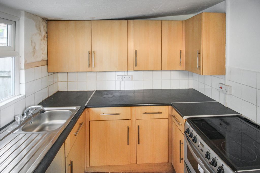 Property photo 3 of 15 92 Ninfield Road, Bexhill On Sea, Tn39 5Bb