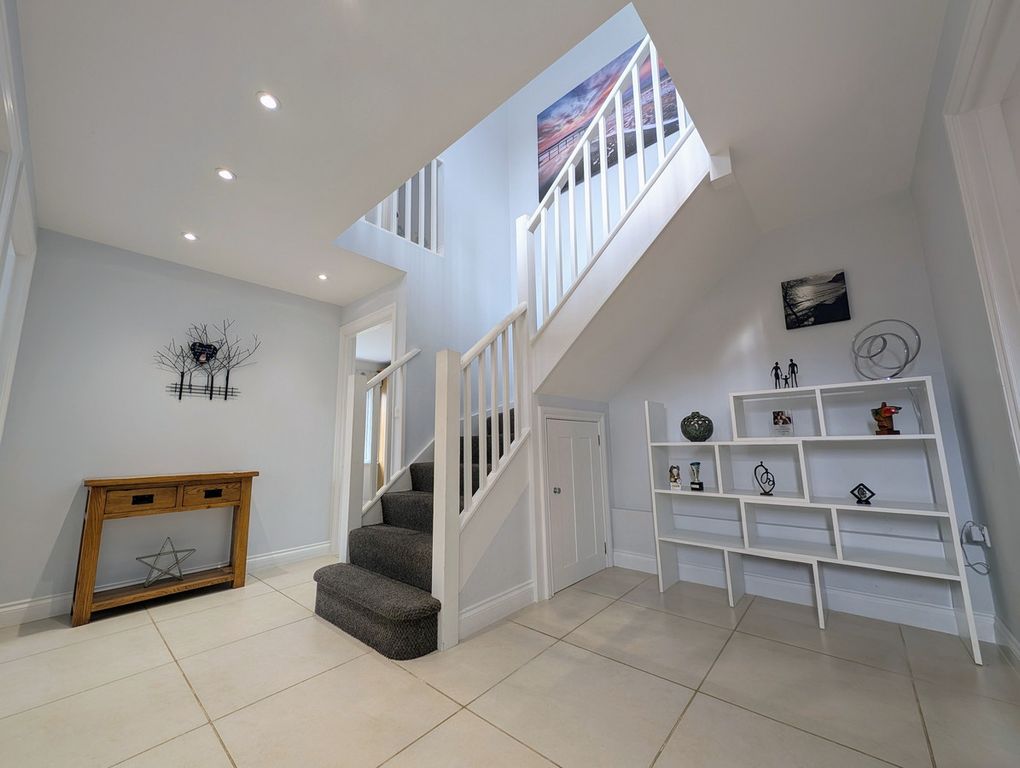 Property photo 2 of 48