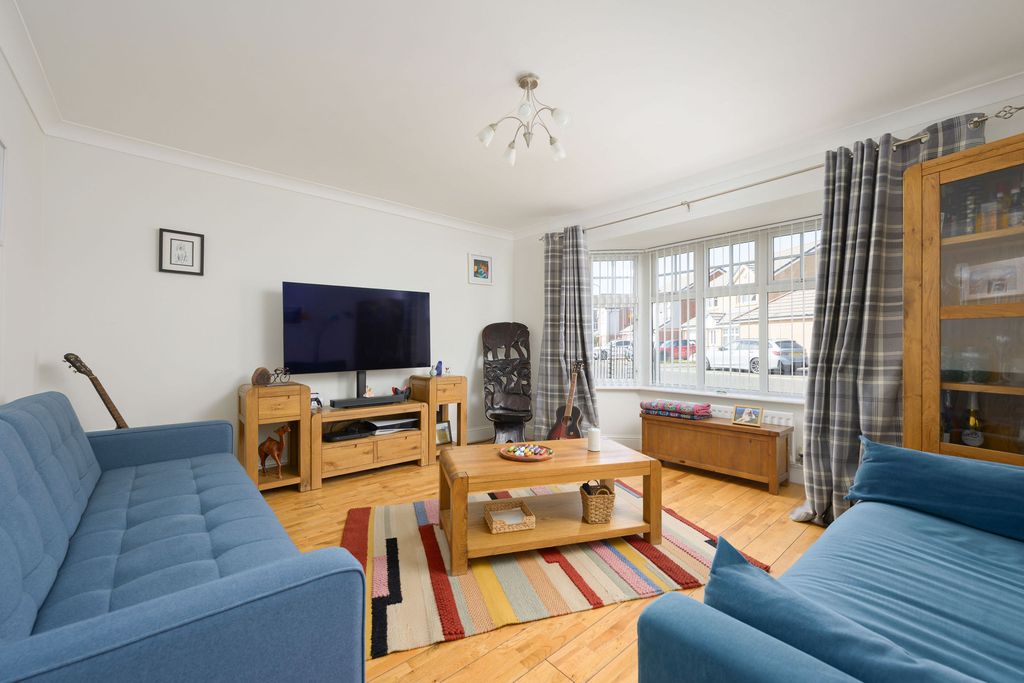 Property photo 2 of 27