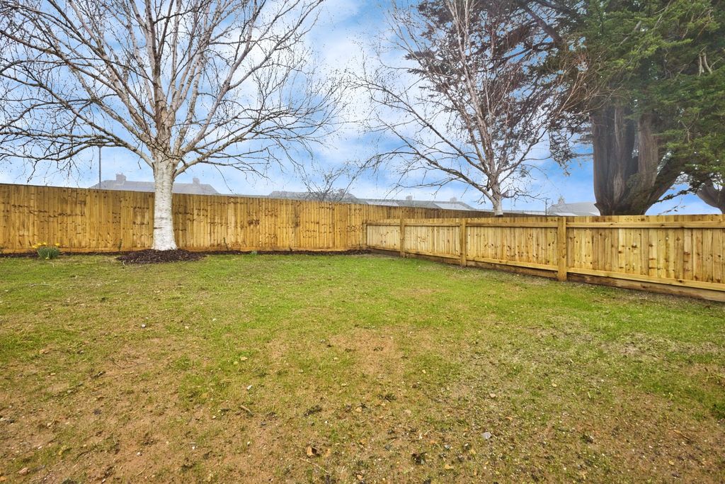 Property photo 2 of 24