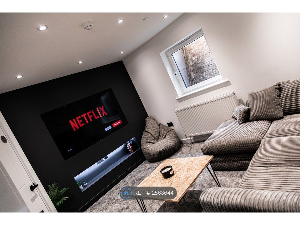 Property photo 2 of 9 Cinema Room / Lounge