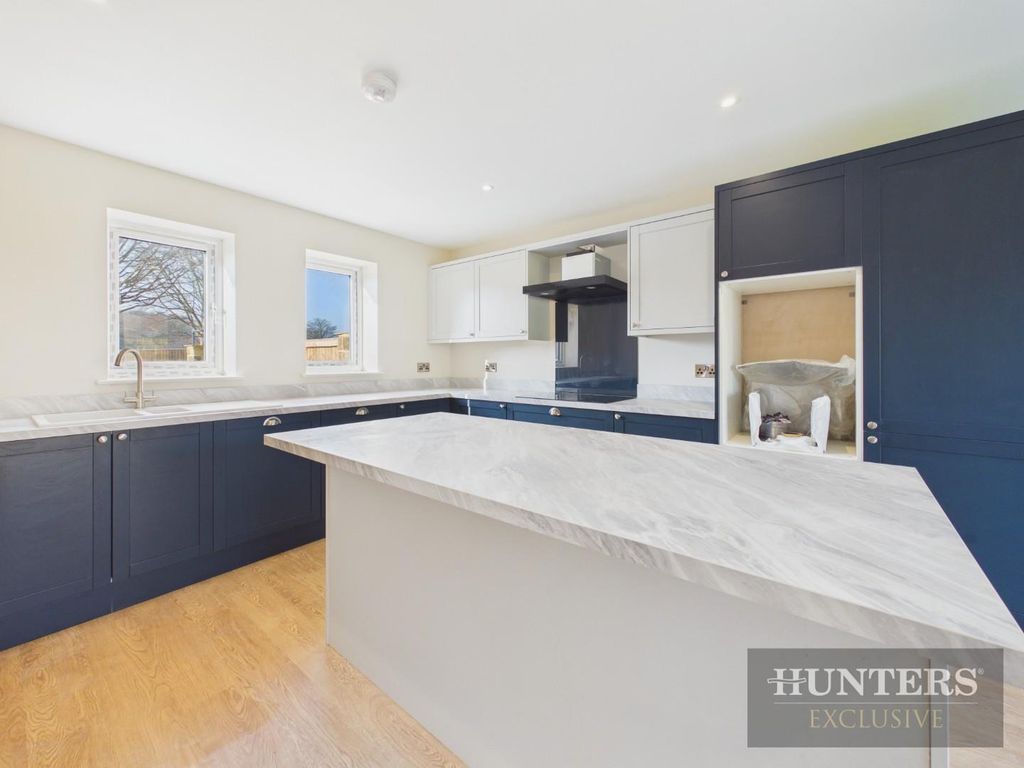 Property photo 3 of 24 Cam05316G0-Pr0352-Still006.Jpg