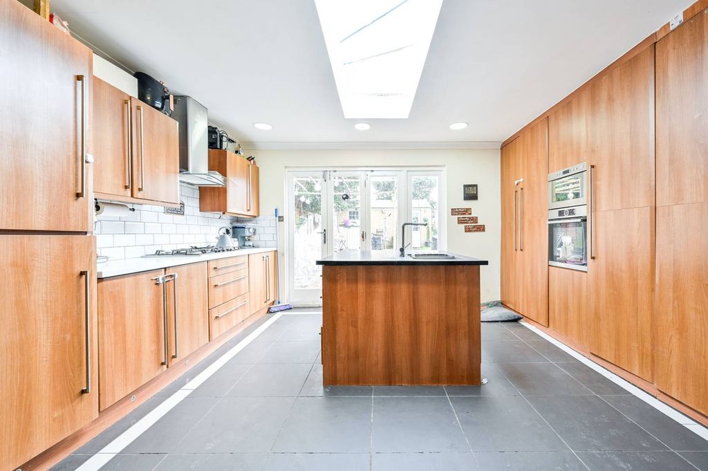 Property photo 1 of 21