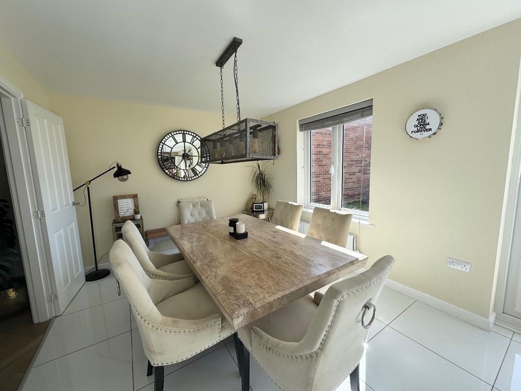 Property photo 3 of 16 Dining Area