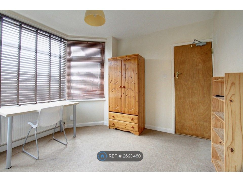 Property photo 2 of 13 Bed 4 - Side View