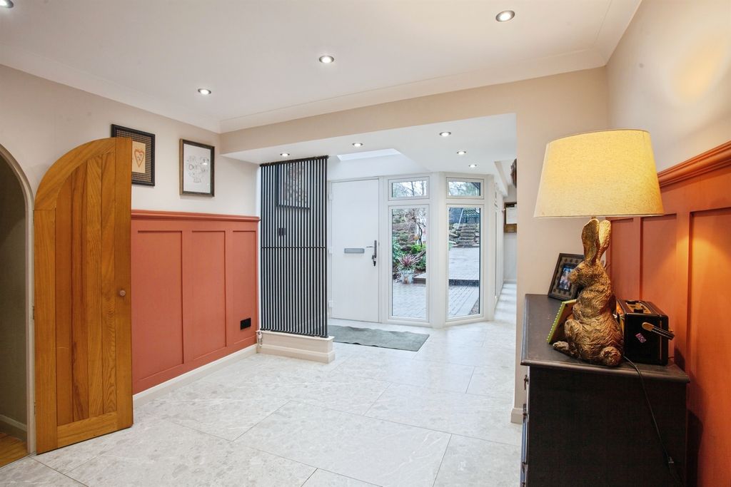 Property photo 2 of 34