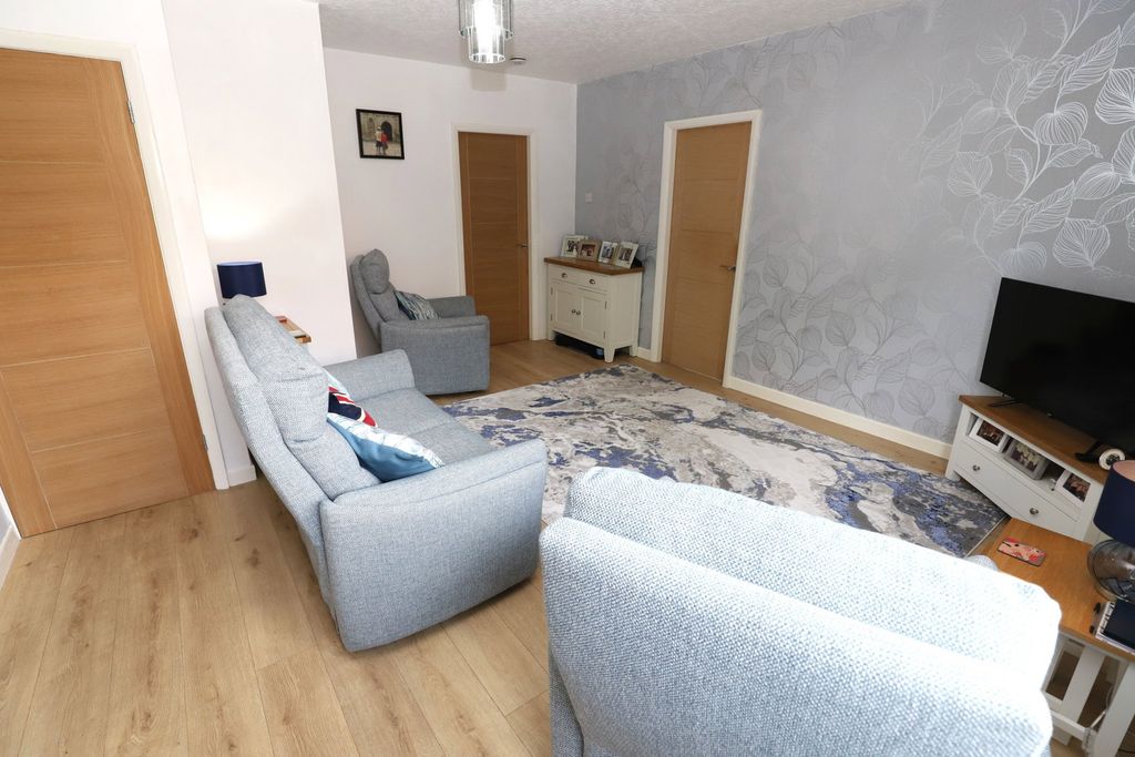 Property photo 3 of 21