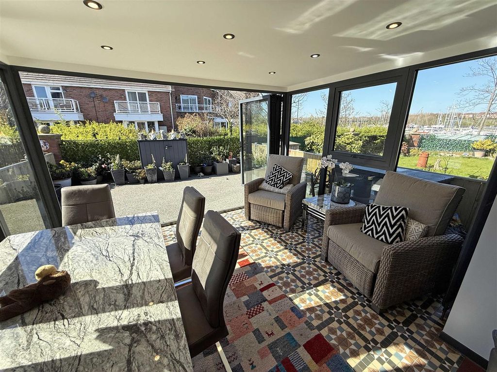 Property photo 1 of 14 Sunroom.Jpg