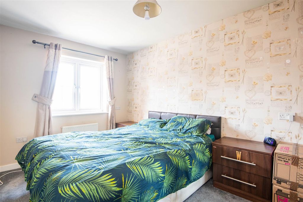 Property photo 3 of 16 Master Bedroom