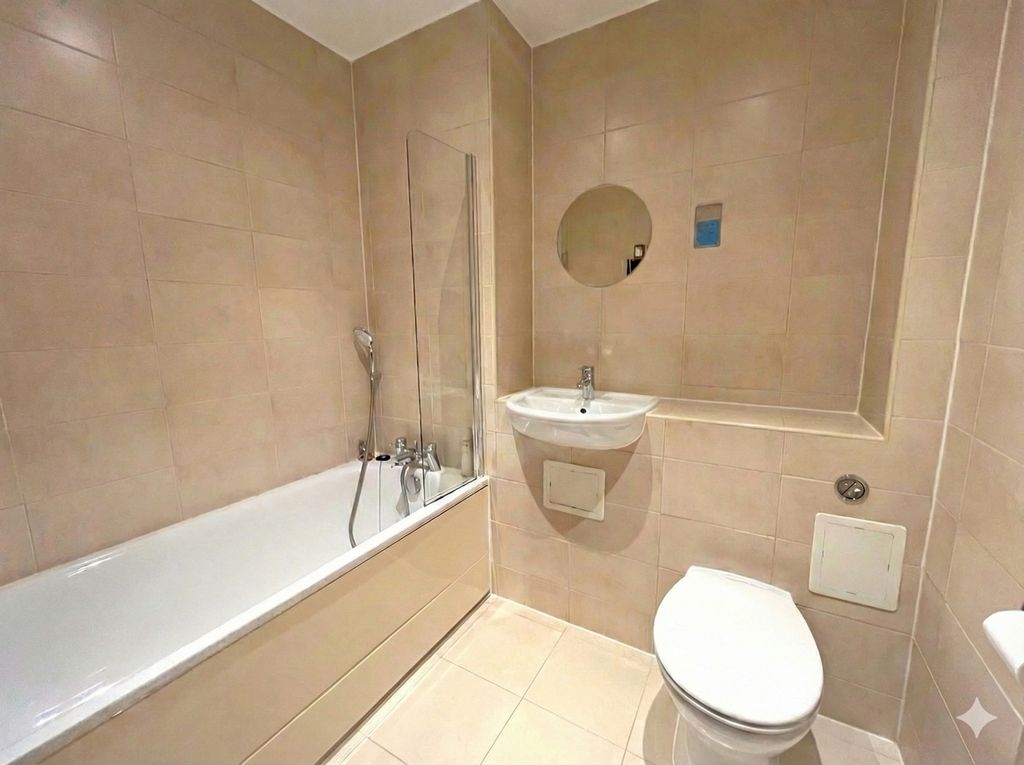 Property photo 2 of 8 Bathroom