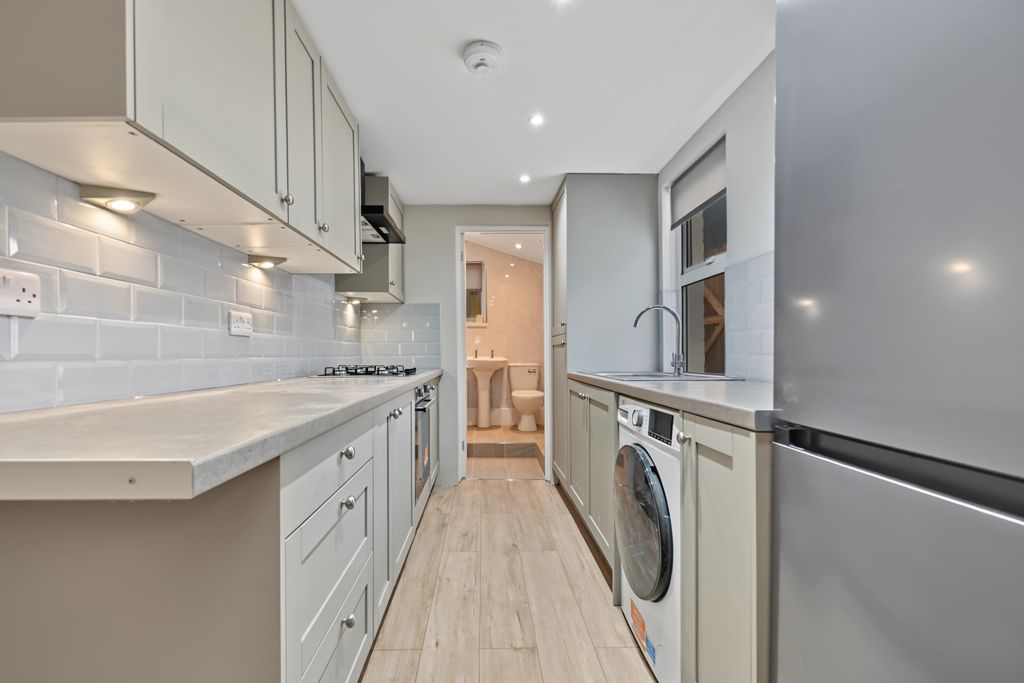 Property photo 2 of 10 Kitchen