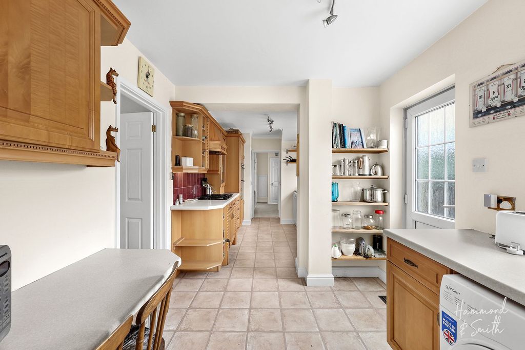 Property photo 2 of 24