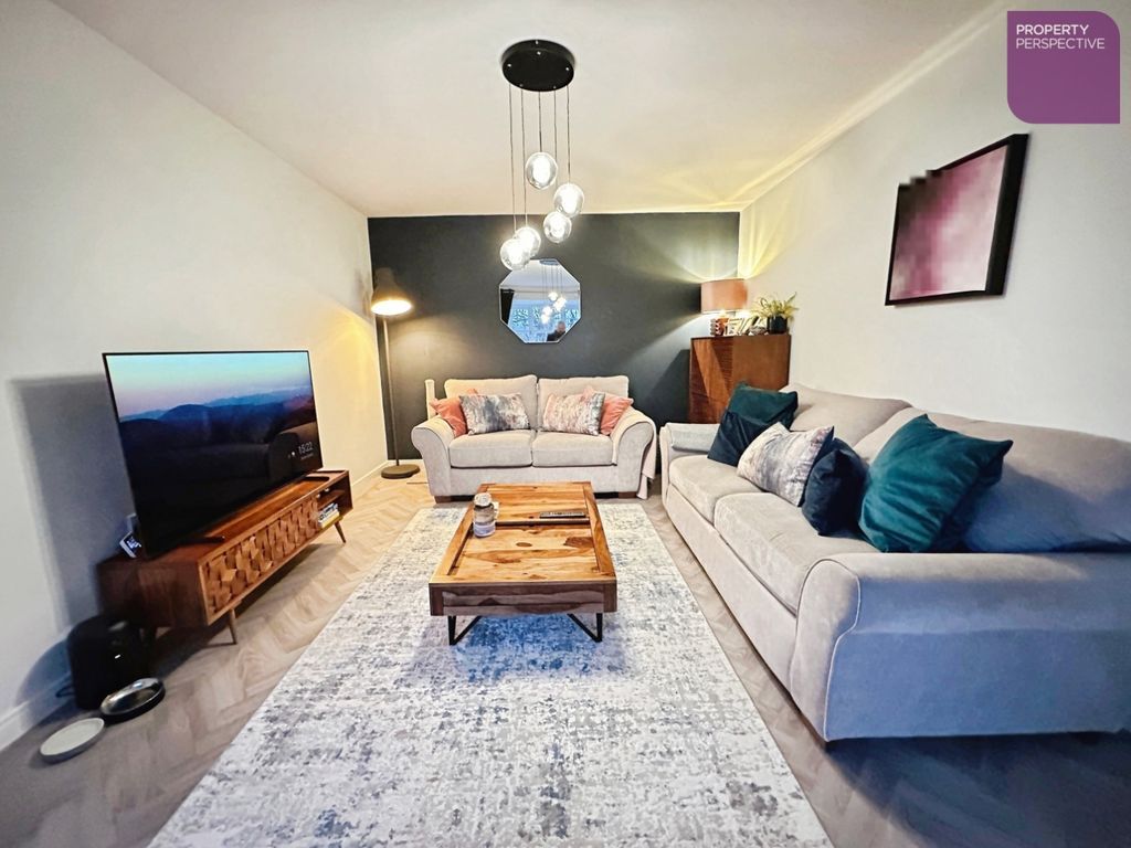 Property photo 3 of 20 Lounge