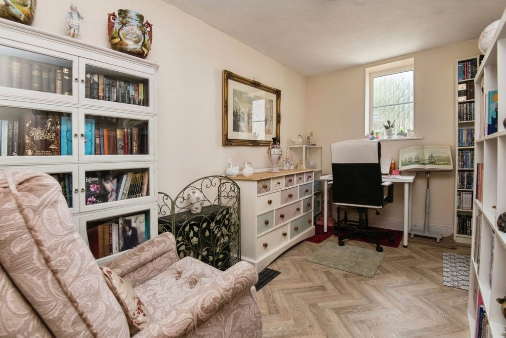 Property photo 2 of 17 Photo