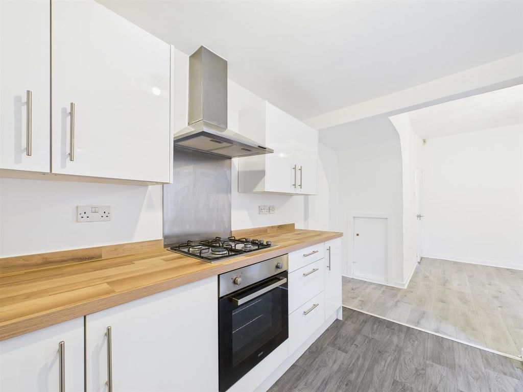 Property photo 3 of 31 Cam03604G0-Pr0180-Still044.Jpg