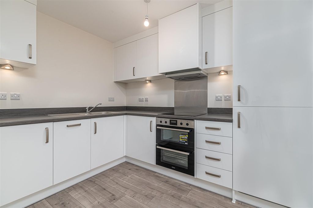 Property photo 2 of 14 Flat 76-5.Jpg