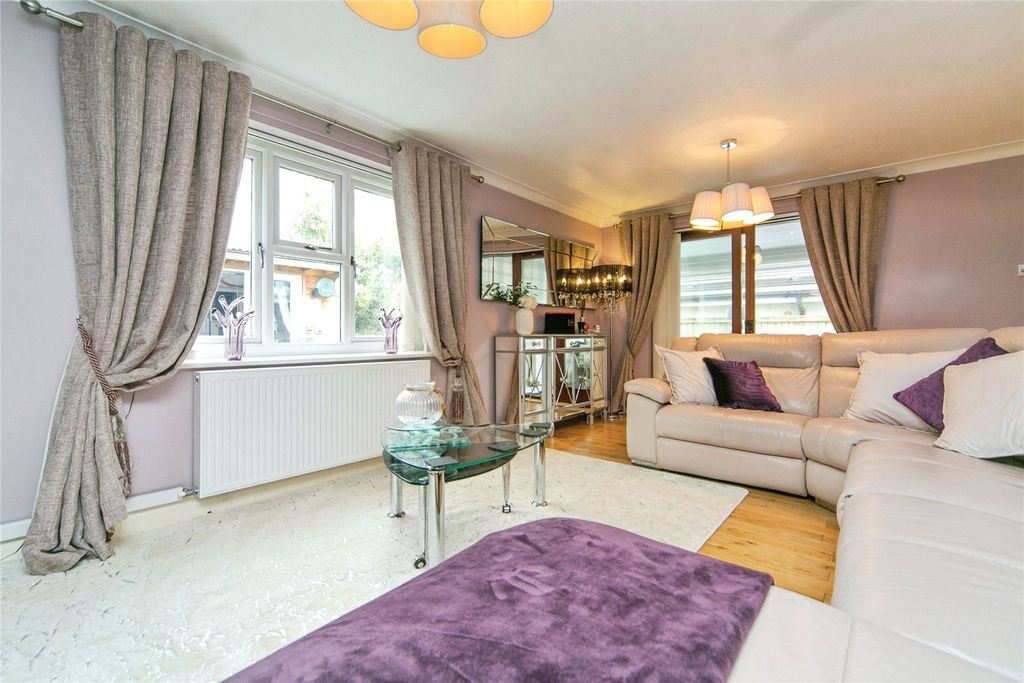 Property photo 2 of 22 Picture No. 17