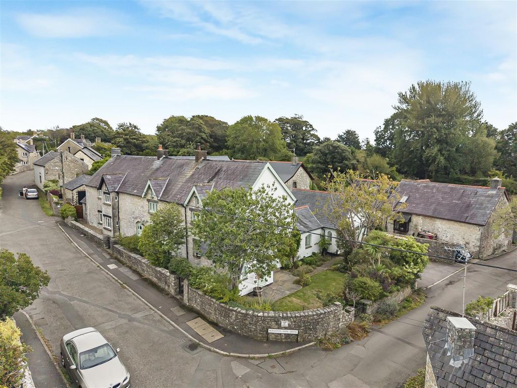 Property photo 1 of 32