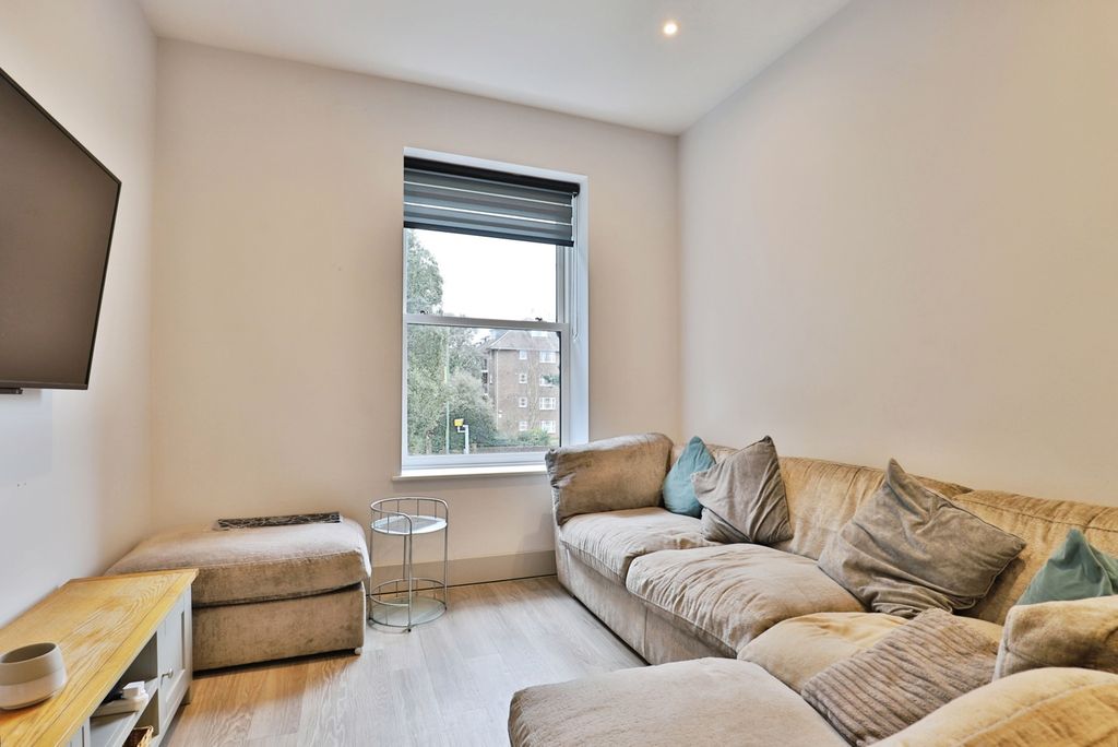 Property photo 2 of 17 Pbox-Img.Jpg