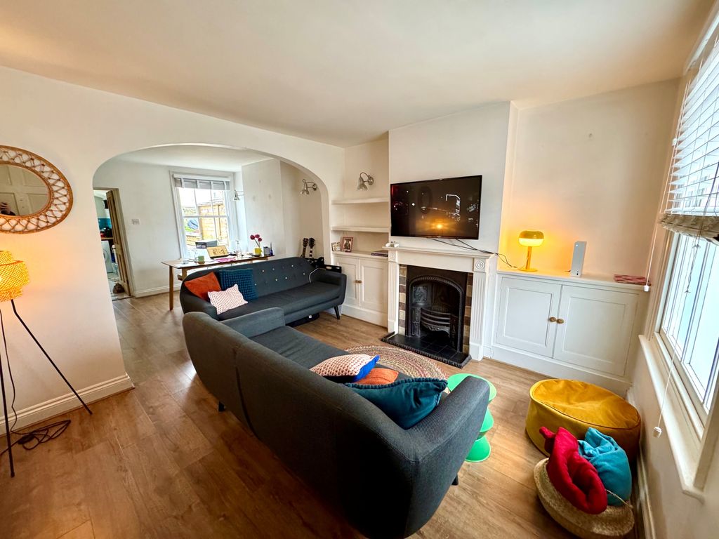 Property photo 2 of 8 Gallery