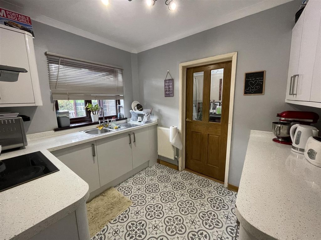 Property photo 2 of 28