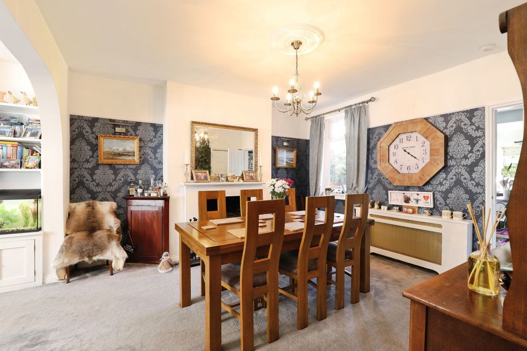 Property photo 3 of 15 Dining Room