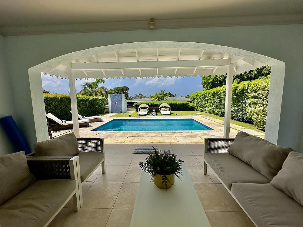 Property photo 2 of 33