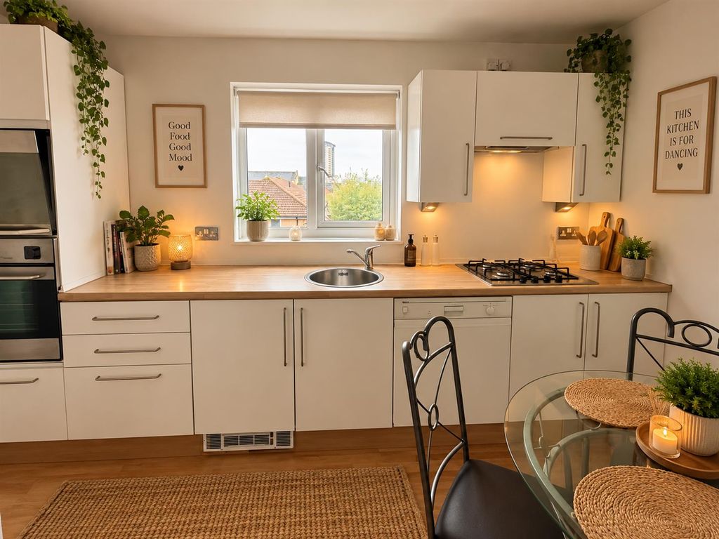 Property photo 3 of 9 Kitchen