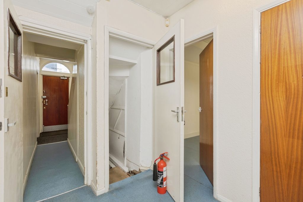 Property photo 2 of 17 Entrance