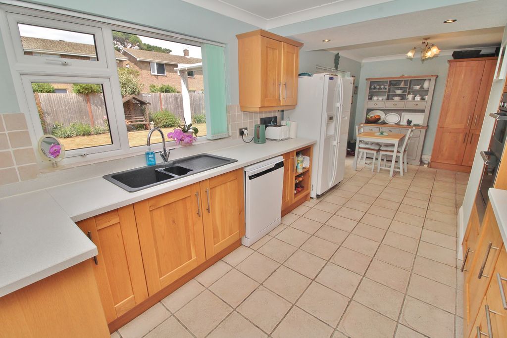 Property photo 3 of 27