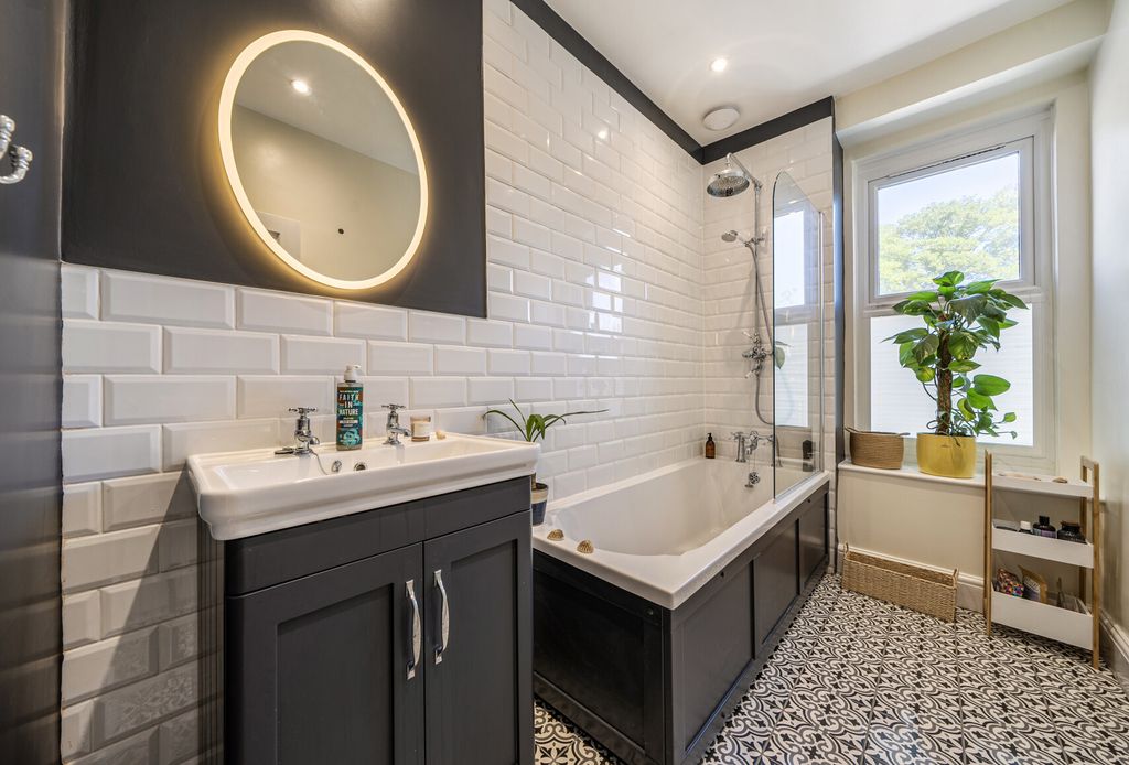 Property photo 3 of 23 1329651-17-68835d...