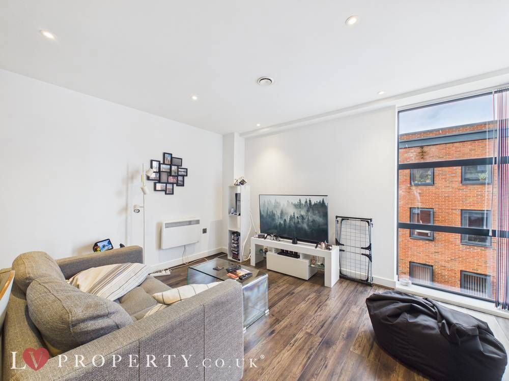 Property photo 3 of 8 Giraffe360-Still007