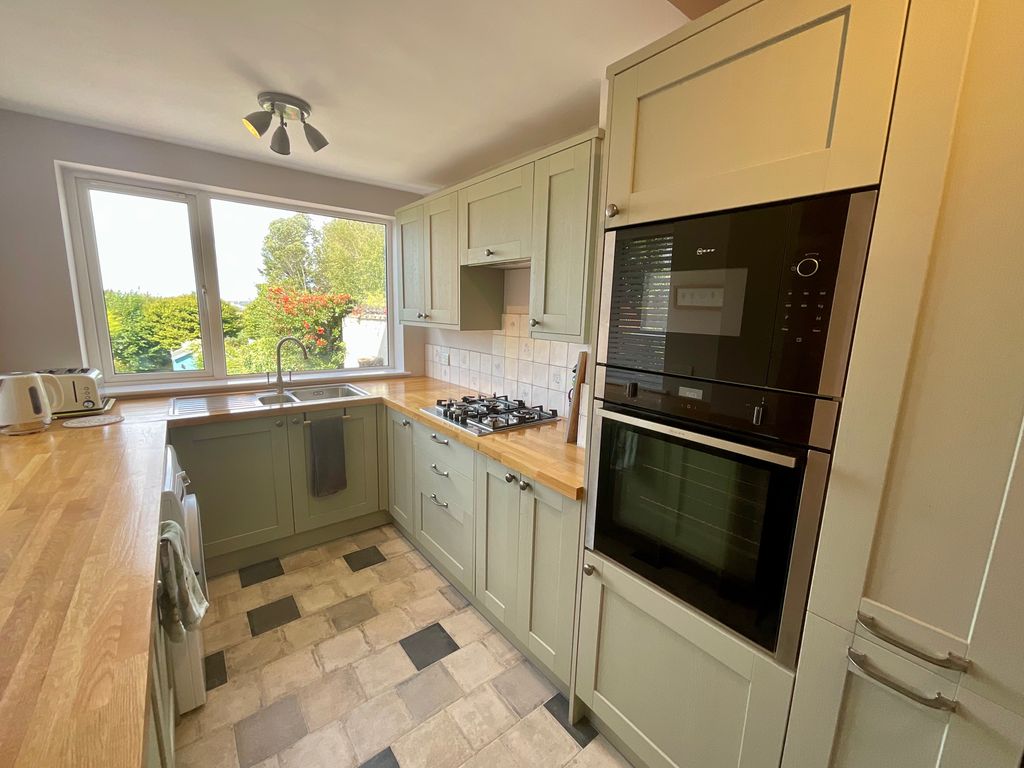 Property photo 3 of 34 Kitchen