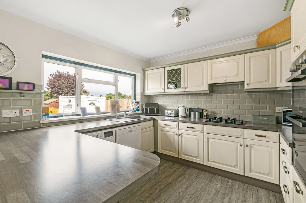 Property photo 3 of 27 Kitchen