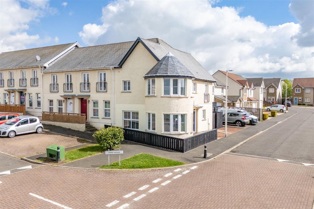 Property photo 2 of 18 21_Swan_Avenue-2.Jpg