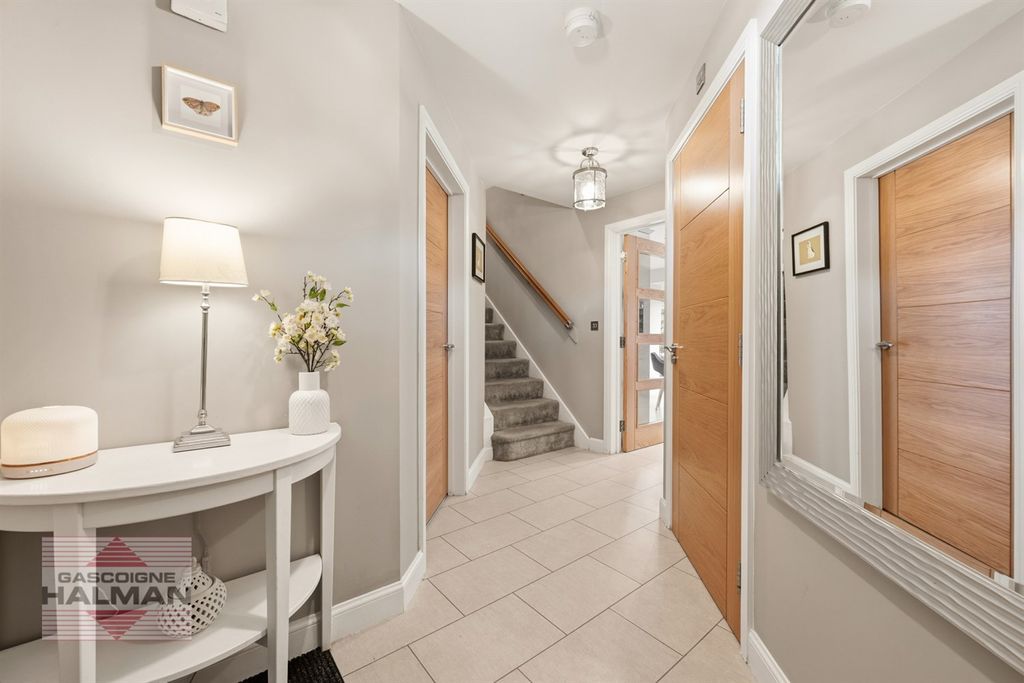 Property photo 2 of 23 Entrance Hallway