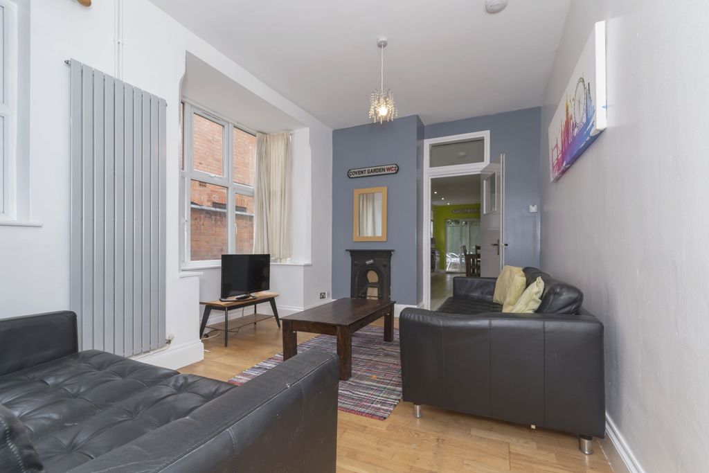 Property photo 3 of 21 13 Hr  v6 Med Size20