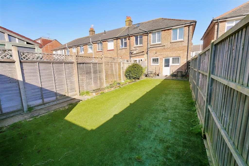 Property photo 3 of 17 Garden