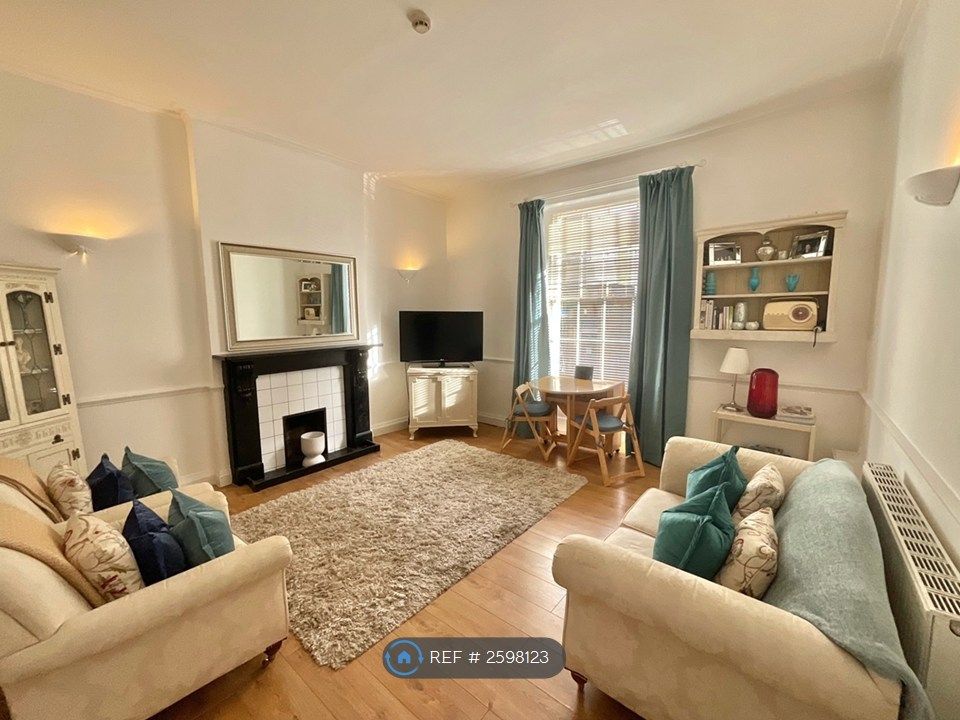 Property photo 1 of 8 Lounge