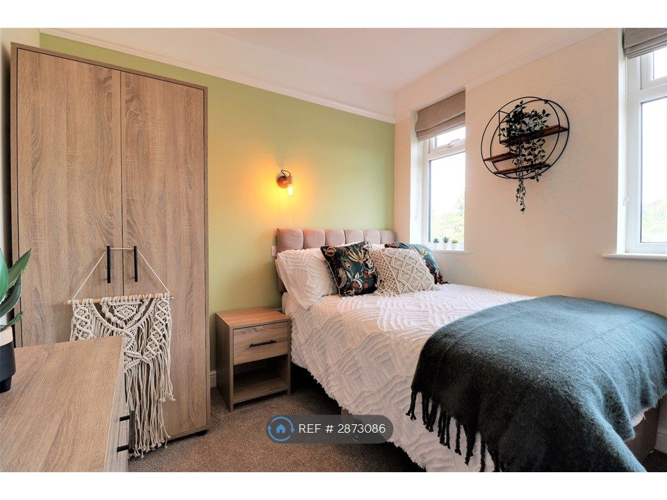 Property photo 1 of 16 Bedroom 1