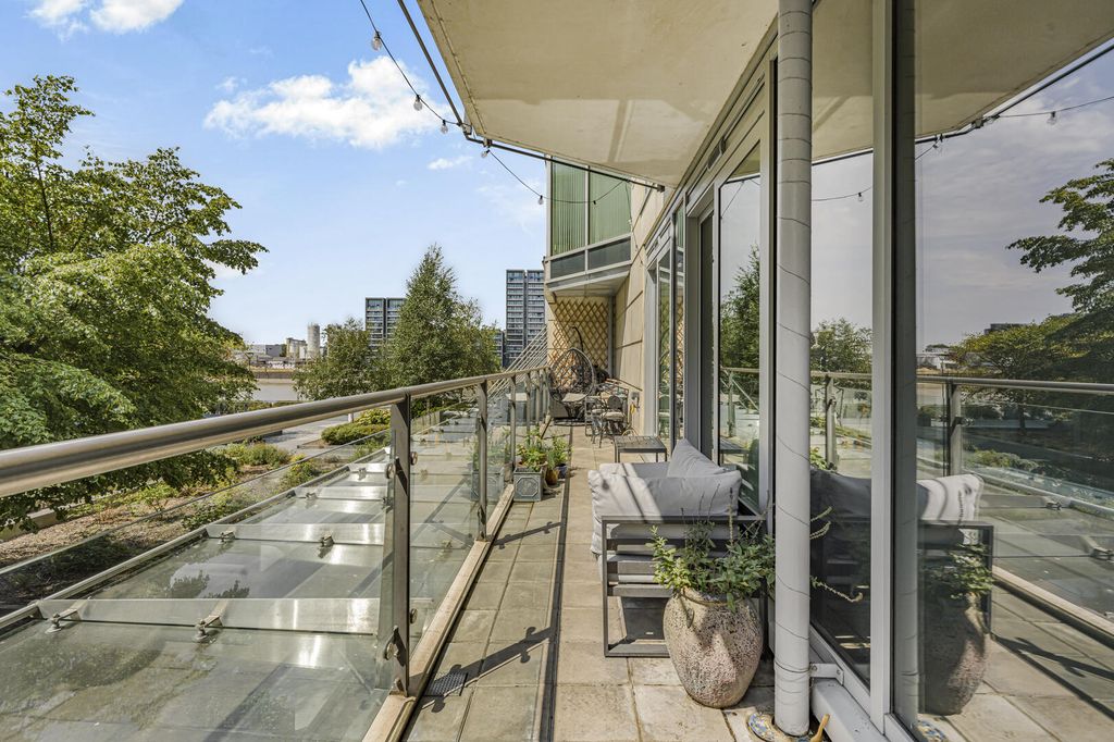Property photo 2 of 16 Balcony